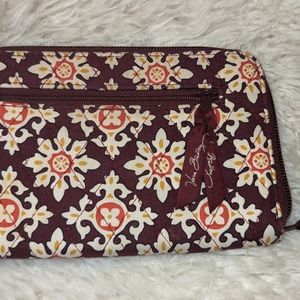 VERA BRADLEY RETIRED BROWN & BURGANDY MEDALLION ZIPPERED WALLET